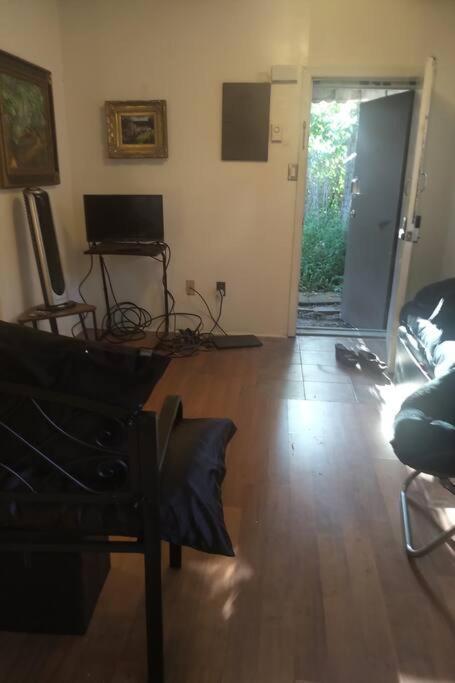 Awesome Cozy 1 Bedroom Coachhouse Toronto Zewnętrze zdjęcie